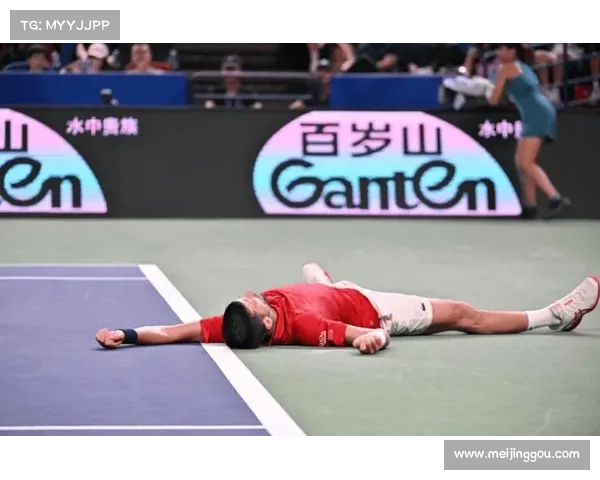 德约科维奇顽强逆转穆纳尔激战三盘成功晋级上海大师赛八强